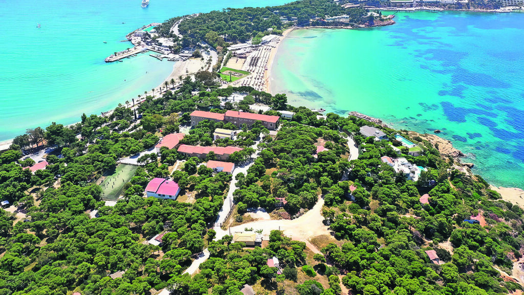 Συμφωνία για τα εκκλησιαστικά «φιλέτα» στη Βουλιαγμένη