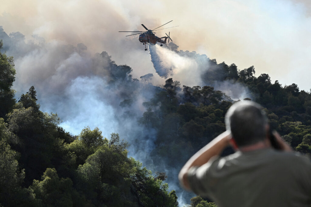 Φωτιά στην Κορινθία: Νέο μήνυμα από το 112 – Εκκενώνονται τα Σοφιανά – Πάνω από 35 χλμ τ