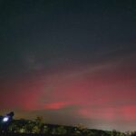 Ηλιακή καταιγίδα: Οι φανταστικές φωτογραφίες με τον «κόκκινο ουρανό» στο Όρος Πάικο