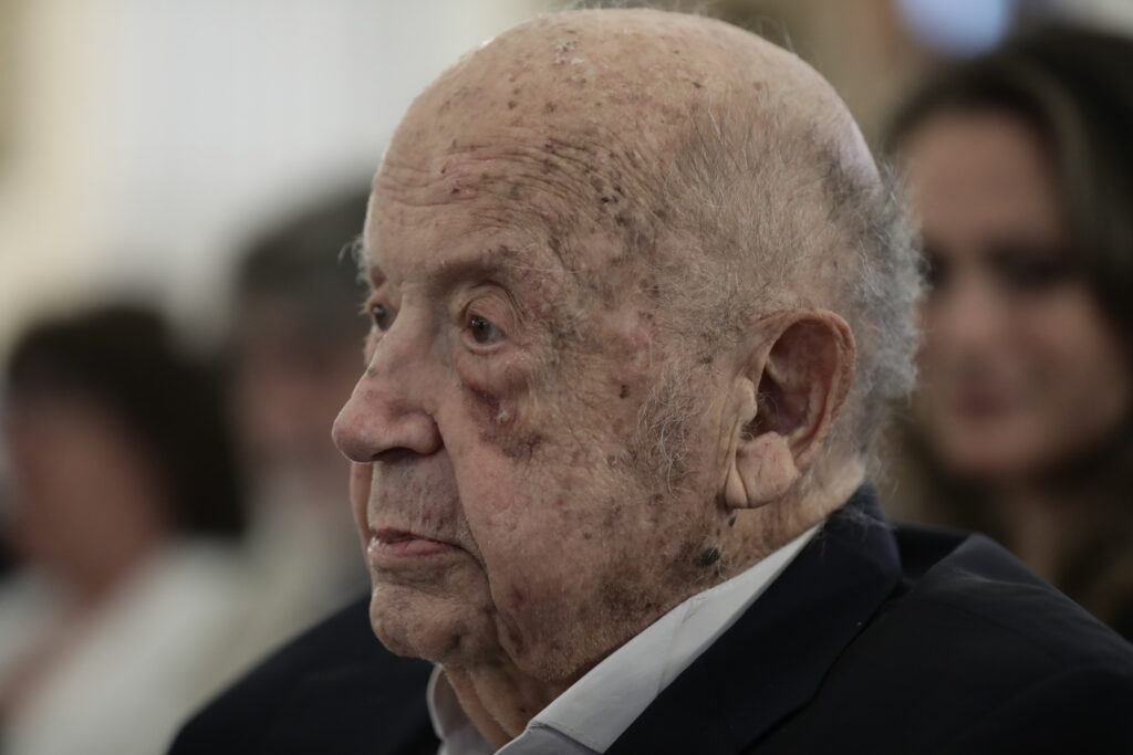H Finos Film αποχαιρετά με ένα αφιέρωμα τον Μίμη Πλέσσα – «Αντίο μαέστρο»