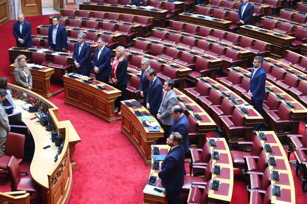 Βουλή: Ενός λεπτού σιγή στη μνήμη της Βάσως Παπανδρέου