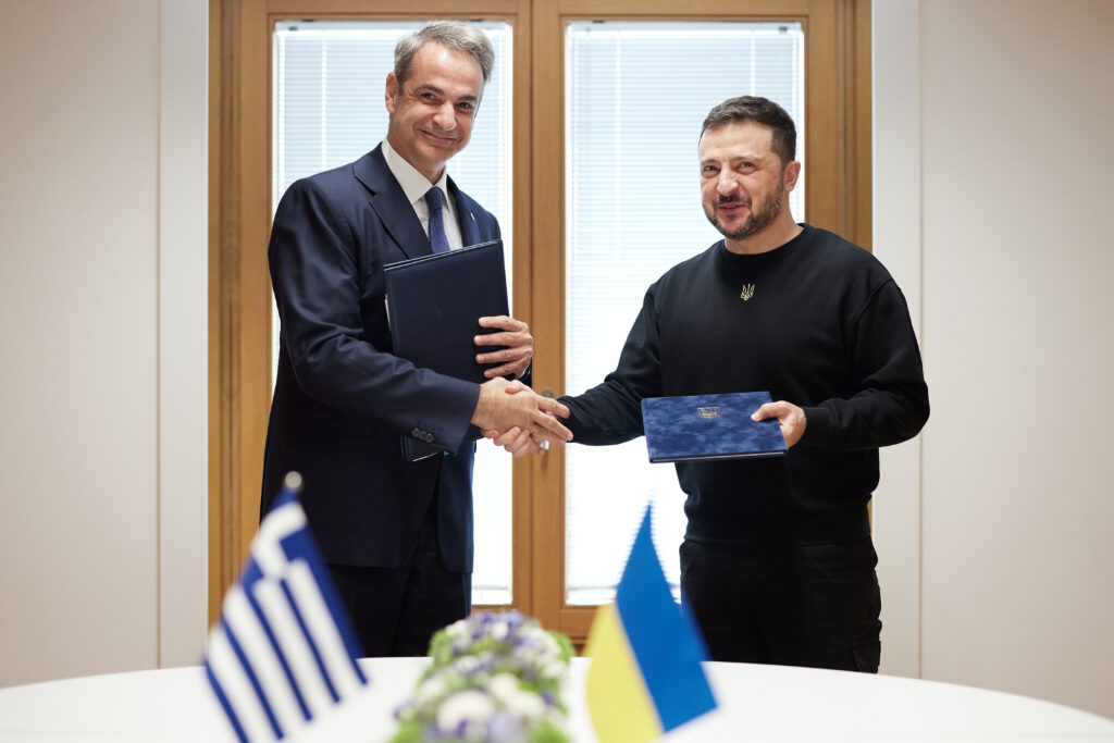 Μητσοτάκης και Ζελένσκι υπέγραψαν συμφωνία συνεργασίας σε θέματα ασφάλειας – Τι προβλέπει