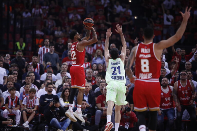 Ολυμπιακός-Μπαρτσελόνα 95-74: «Ερυθρόλευκη» μαγεία στο ΣΕΦ