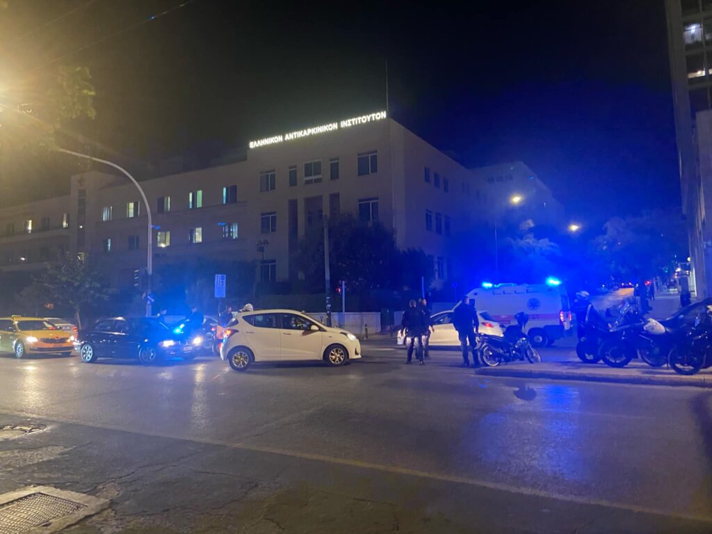 Τροχαίο με τραυματία αστυνομικό στο κέντρο της Αθήνας [εικόνες και βίντεο]