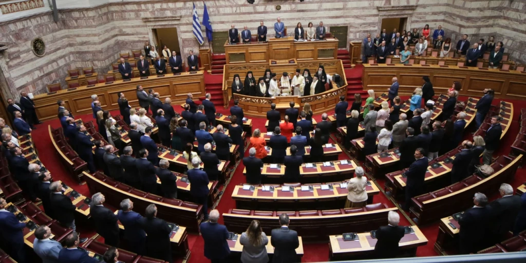 Βουλή: Ο αγιασμός, η αδιαθεσία Μιχαηλίδου και η εκλογή κοσμήτορων και γραμματέων