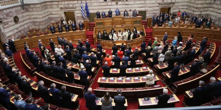 Βουλή: Ο αγιασμός, η αδιαθεσία Μιχαηλίδου και η εκλογή κοσμήτορων και γραμματέων