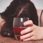 Αχαΐα: 17χρονη κατέρρευσε μετά από κατανάλωση αλκοόλ – Δύο συλλήψεις