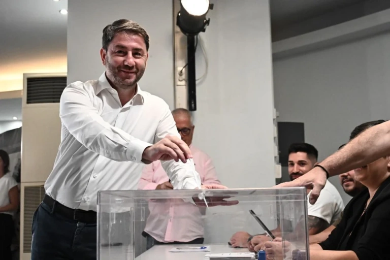 Αποτελέσματα ΠΑΣΟΚ: Μεγάλη νίκη Ανδρουλάκη – Ολες οι αντιδράσεις