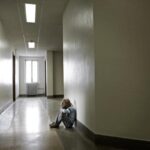 Φρίκη στην Αθήνα: Ένας 20χρονο μαζί με τον 40χρονο σύντροφό του ασελγούσαν στα ανίψια του 2 και 4 ετών 