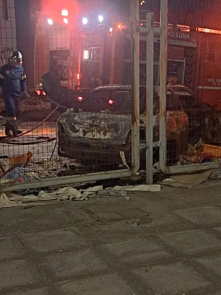 Φωτιά «άρπαξε» αυτοκίνητο στο Κηφισό στο ύψος του Ρέντη