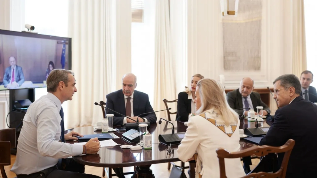 Σύσκεψη Μητσοτάκη με τους ευρωβουλευτές της ΝΔ στο Μαξίμου – Τι συζητήθηκε