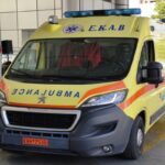 Ταύρος: Αυτοκίνητο «καρφώθηκε» σε κολώνα στην Πειραιώς – 4 τραυματίες