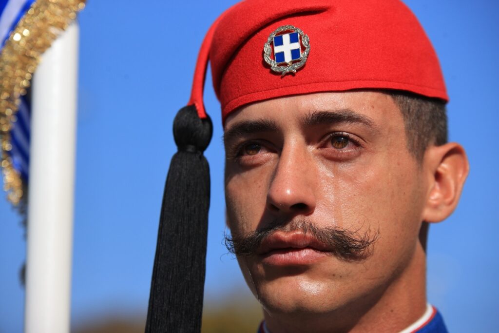 28η Οκτωβρίου: Δάκρυσε ο Εύζωνας, δάκρυσε η Θεσσαλονίκη