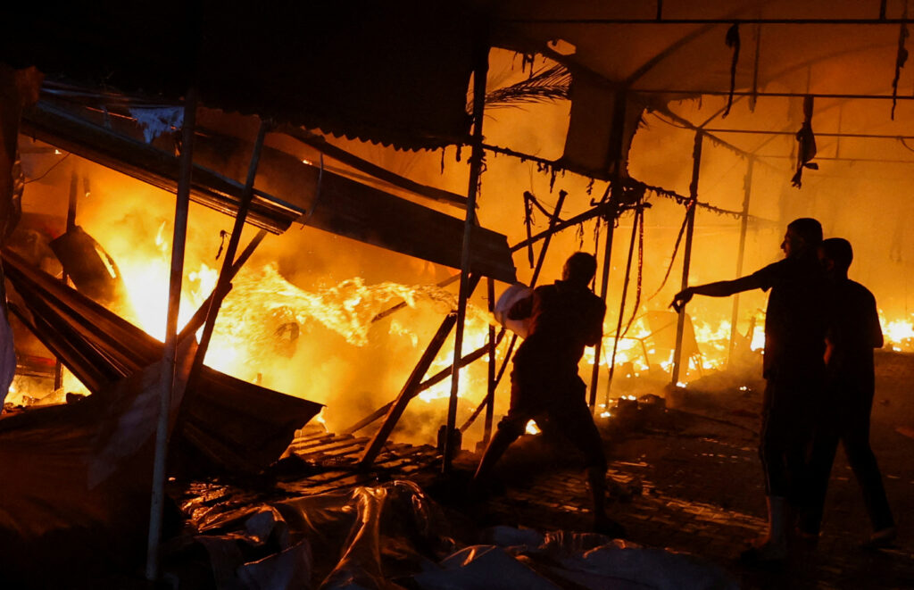 Σφυροκόπημα του Ισραήλ στη Γάζα – Τουλάχιστον 15 νεκροί από πλήγμα σε σχολείο που φιλοξενούσε εκτοπισμένους
