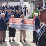 Κάνδανος: «Η σιωπή είναι συνενοχή» – Δικαιοσύνη ζήτησαν από τον Σταινμάιερ επιζώντες της ναζιστικής θηριωδίας