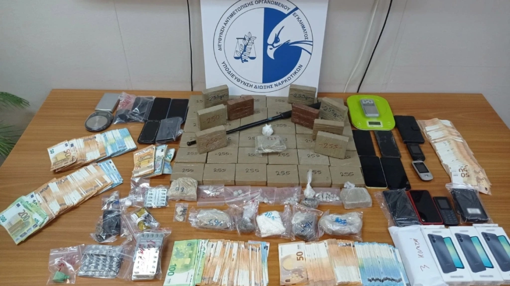 Εξαρθρώθηκε εγκληματική οργάνωση που διακινούσε ηρωίνη στην Αττική – Τα κέρδη τους έφταναν τα 350.000 ευρώ