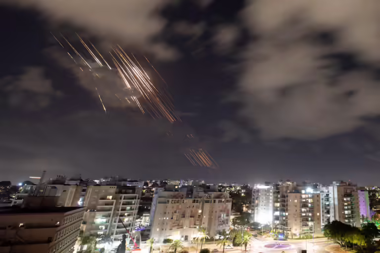 Βρετανία: Κυρώσεις στο Ιράν και σε δύο τεχνολογικές εταιρείες, για την επίθεση της 1ης Οκτωβρίου στο Ισραήλ