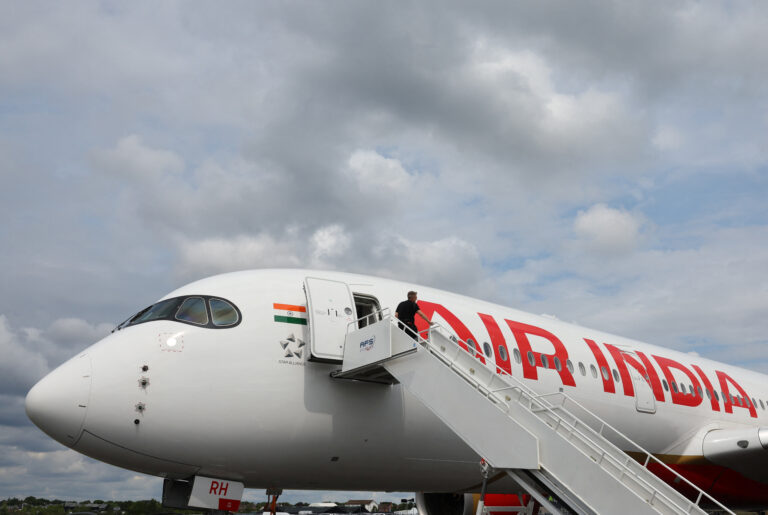 Τρομακτική στιγμή: Πιλότος της Air India ενημερώνει το αεροδρόμιο Χίθροου – ««Υπάρχει μια ύποπτη βόμβα στο αεροπλάνο» (βίντεο)