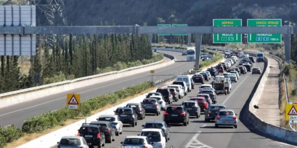 Κίνηση τώρα – Αττική Οδός: Μεγάλο μποτιλιάρισμα λόγω ακινησίας φορτηγού στην έξοδο προς Λαμία
