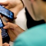 Παρακολουθείται το τηλέφωνό σας; Πώς να αντιμετωπίσετε τους κινδύνους για την ιδιωτικότητα και την ασφάλεια των κινητών συσκευών