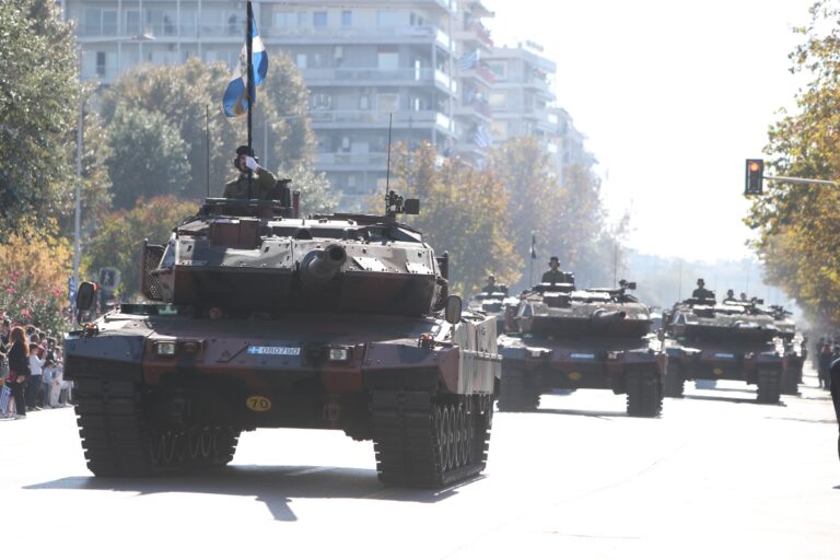 28η Οκτωβρίου: Εντυπωσίασαν στην Θεσσαλονίκη τα σύγχρονα άρματα μάχης τύπου Leopard 1 και 2 [βίντεο]