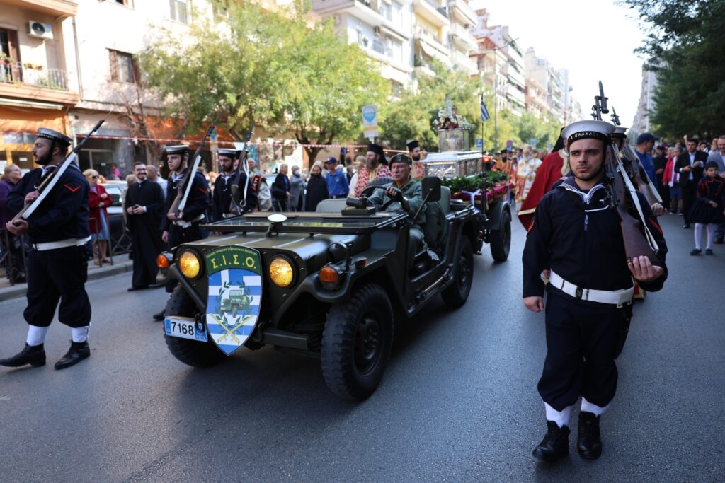 Θεσσαλονίκη: Με λαμπρότητα και κατάνυξη η λιτανεία για τον Πολιούχο Άγιο Δημήτριο [φωτό-βίντεο]