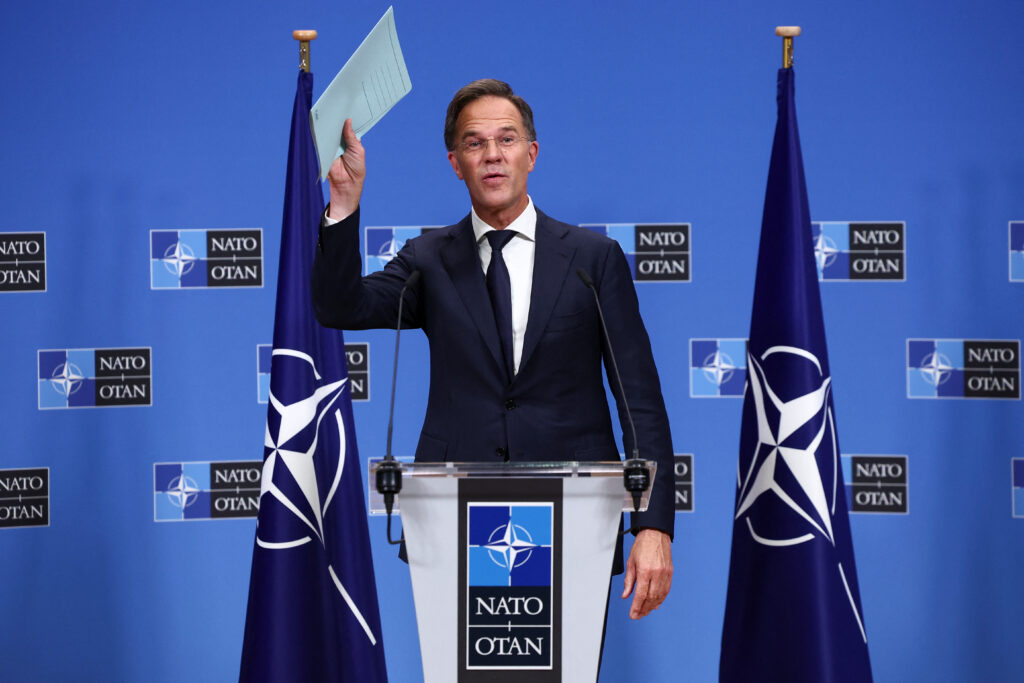 ΝΑΤΟ: Ο Μαρκ Ρούτε ζητά να αυξηθούν οι αμυντικές δαπάνες πάνω από το 2% του ΑΕΠ