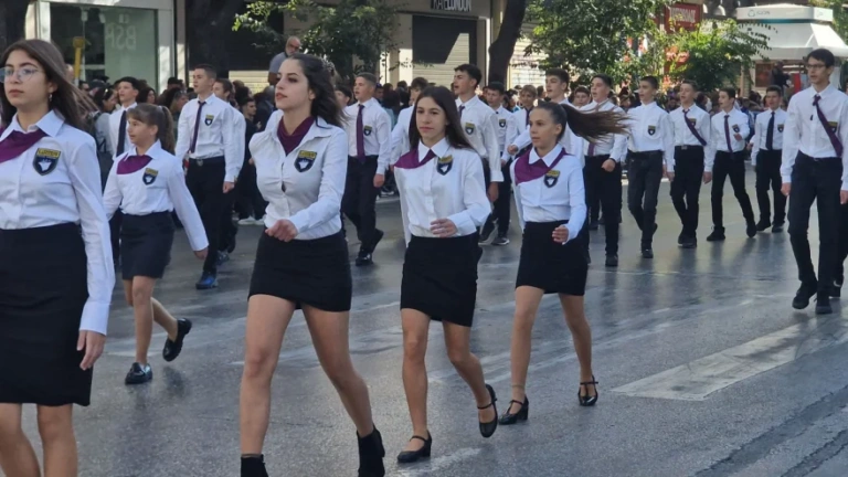 Θεσσαλονίκη: Πραγματοποιήθηκε η μαθητική παρέλαση για την 28η Οκτωβρίου [εικόνες- βίντεο]