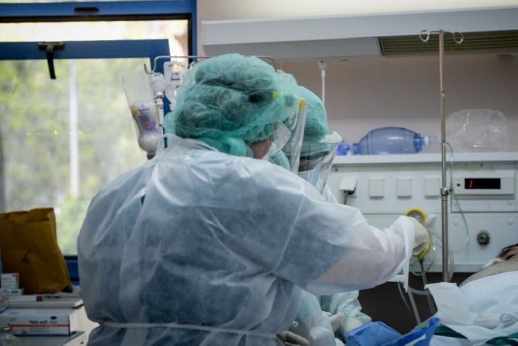 Πάτρα: Σε σταθερή κατάσταση στη ΜΕΘ η 16χρονη με μηνιγγίτιδα – Απολυμάνθηκε το σχολείο [βίντεο