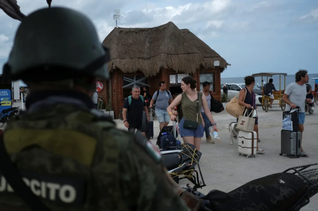 ΗΠΑ: Πανικός στη Φλόριντα – Οι κάτοικοι φεύγουν για να σωθούν – Πλησιάζει απειλητικός ο κυκλώνας Μίλτον