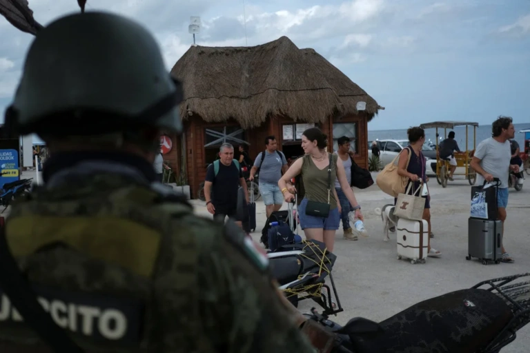 ΗΠΑ: Πανικός στη Φλόριντα – Οι κάτοικοι φεύγουν για να σωθούν – Πλησιάζει απειλητικός ο κυκλώνας Μίλτον