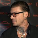 Ο Στιβ Μιλάτος «καίει» τον Fipster: «Κακός και κομπλεξικός άνθρωπος»