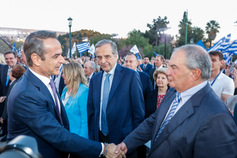 Ο Κυριάκος Μητσοτάκης τηλεφώνησε σε Κώστα Καραμανλή και Αντώνη Σαμαρά