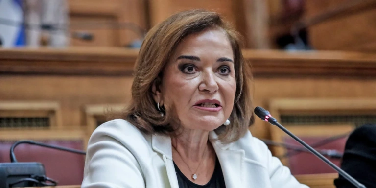 Ντόρα Μπακογιάννη για δημοσίευμα WSJ: «Καμία δύναμη δεν μπορεί να επιλέξει κυβερνήσεις»