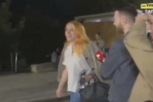 Σμαράγδα Καρύδη: Εμφανίστηκε δημόσια δυο εβδομάδες μετά τον θάνατο του πατέρα της Ντίνου Καρύδη [βίντεο]