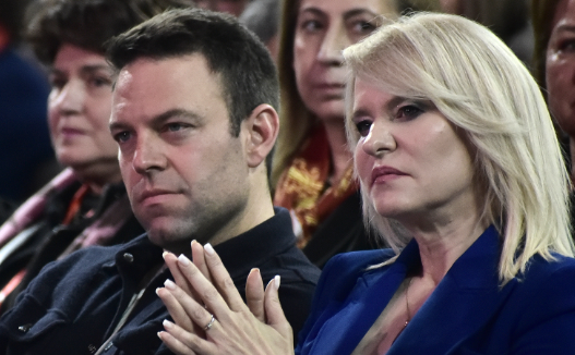 ΣΥΡΙΖΑ: Η Τζάκρη κατέθεσε την υποψηφιότητα και το πόθεν έσχες του Κασσελάκη – Διεκδικεί 87 υπογραφές
