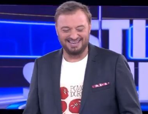 Χρήστος Φερεντίνος: Η απίστευτη σύμπτωση με παίκτη του «Still Standing» – «Αληθεύει ότι γνωρίζω τη μητέρα σου;» [βίντεο]