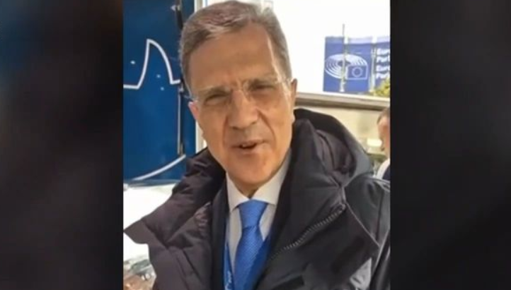 Στην λαϊκή αγορά ο Γιώργος Αυτιάς: «54,64 ευρώ τα μπαρμπούνια και 15 ευρώ το λάδι στο Βέλγιο» [βίντεο]