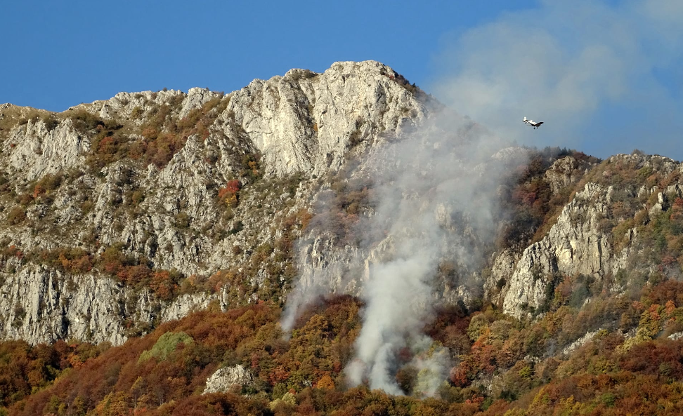 Καβάλα: Συνεχίζει η φωτιά στο Παγγαίο Όρος – Στο σημείο βρίσκονται οι εναέριες δυνάμεις