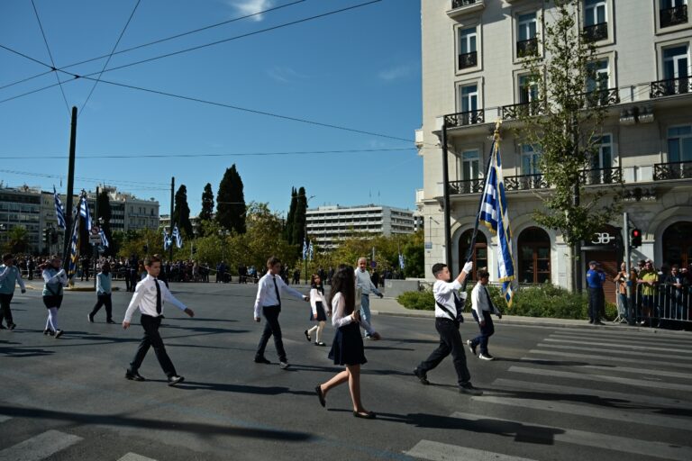 Καιρός: Λιακάδα και θερμοκρασίες έως και 30 βαθμούς – Πως θα κυλήσει η 28η Οκτωβρίου;