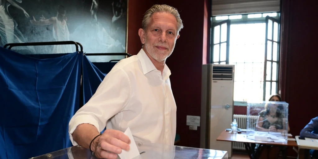 Εκλογές ΠΑΣΟΚ: Ψήφισε και ο Γερουλάνος – «Από αύριο πρέπει να ξεκινήσουμε τη δουλειά της αντιπολίτευσης προς τη ΝΔ»