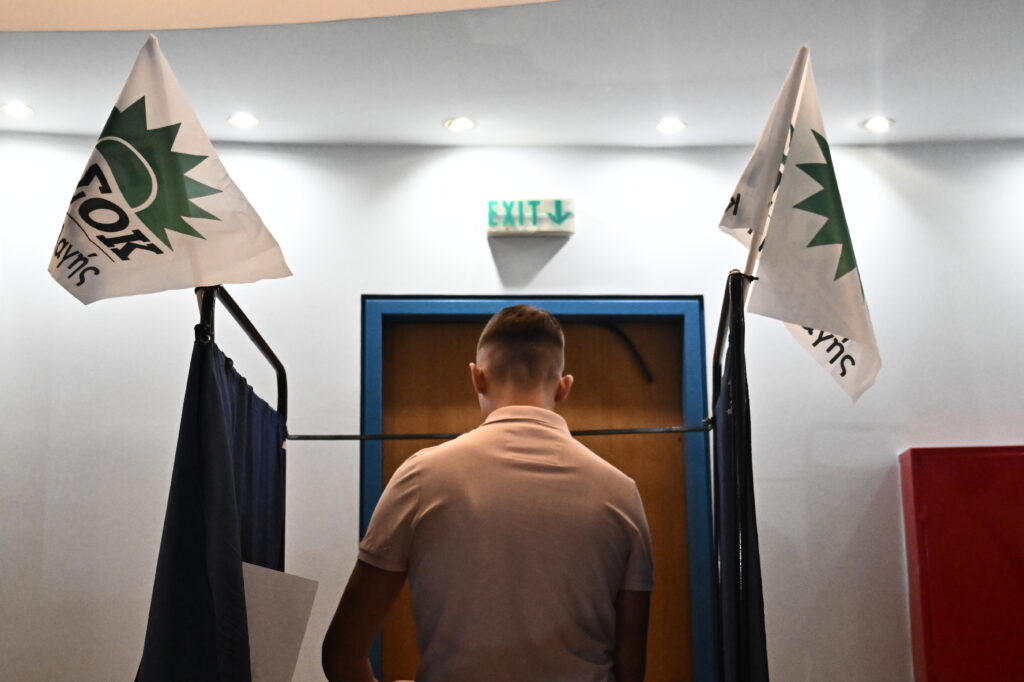 Εκλογές ΠΑΣΟΚ: Μικρότερη η συμμετοχή στον β’ γύρο έως τώρα – Πάνω από 110.000 έχουν ψηφίσει μέχρι τις 12:50