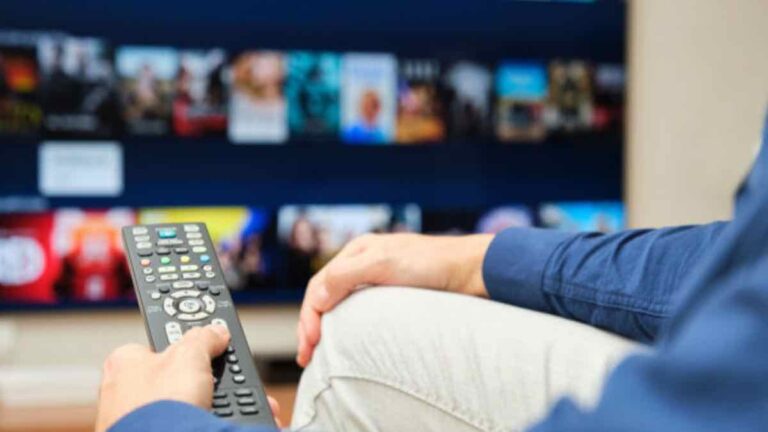 Συλλήψεις για μεγάλο κύκλωμα πειρατείας στη Σαντορίνη - «Black out» σε ξενοδοχεία, καφετέριες και οικίες