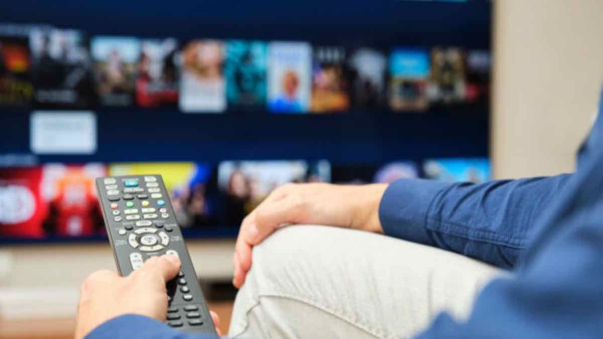 Συλλήψεις για μεγάλο κύκλωμα πειρατείας στη Σαντορίνη - «Black out» σε ξενοδοχεία, καφετέριες και οικίες