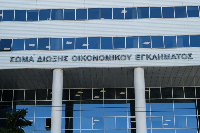 Το Σώμα Δίωξης Οικονομικού Εγκλήματος (ΣΔΟΕ) αναβαθμίζεται και ενσωματώνεται στην ΑΑΔΕ. Η διενέργεια των ελέγχων περνά στην Ανεξάρτητη Αρχή Δημοσίων Εσόδων, η οποία έχει κατακτήσει την αξιοπιστία της και έχει κερδίσει την εμπιστοσύνη των πολιτών.