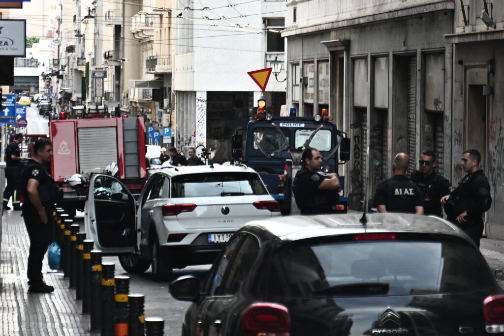 Σωκράτους: Αυτό είναι το όχημα που βρέθηκαν όπλο και εκρηκτικά – Τι κρύβεται πίσω από την περίεργη υπόθεση
