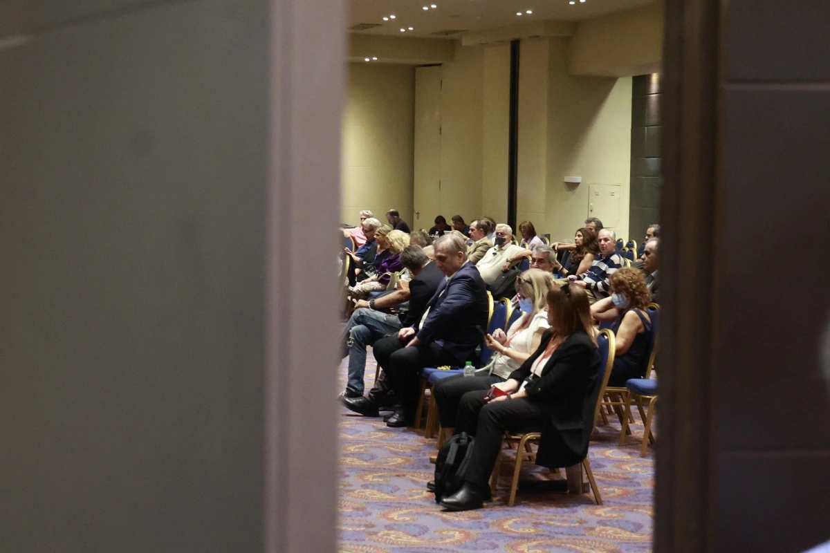 Η ώρα της αλήθειας στον ΣΥΡΙΖΑ: Σε εξέλιξη η συνεδρίαση της Κεντρικής Επιτροπής - Ποιοι δίνουν το παρών, χαμός με τη Τζάκρη [βίντεο]