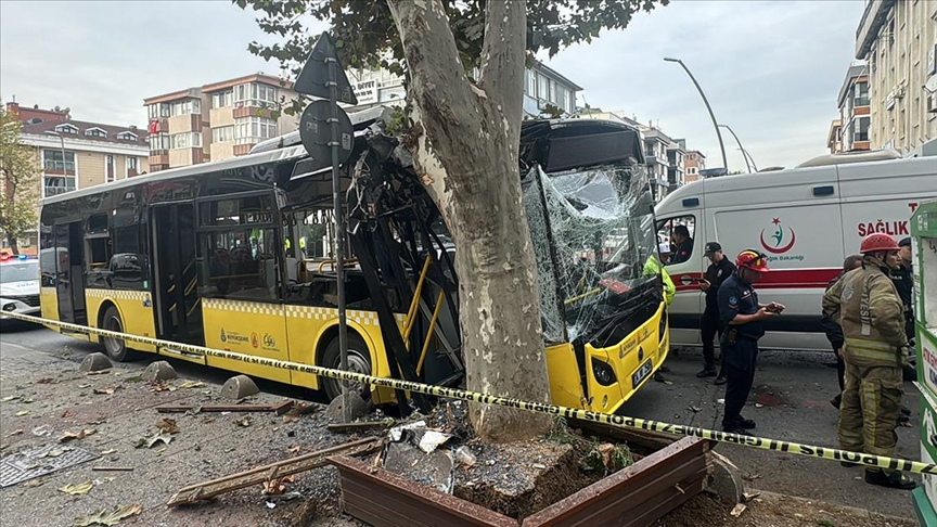 Χάος στην Κωνσταντινούπολη: Λεωφορείο προσέκρουσε σε δέντρο – 7 τραυματίες