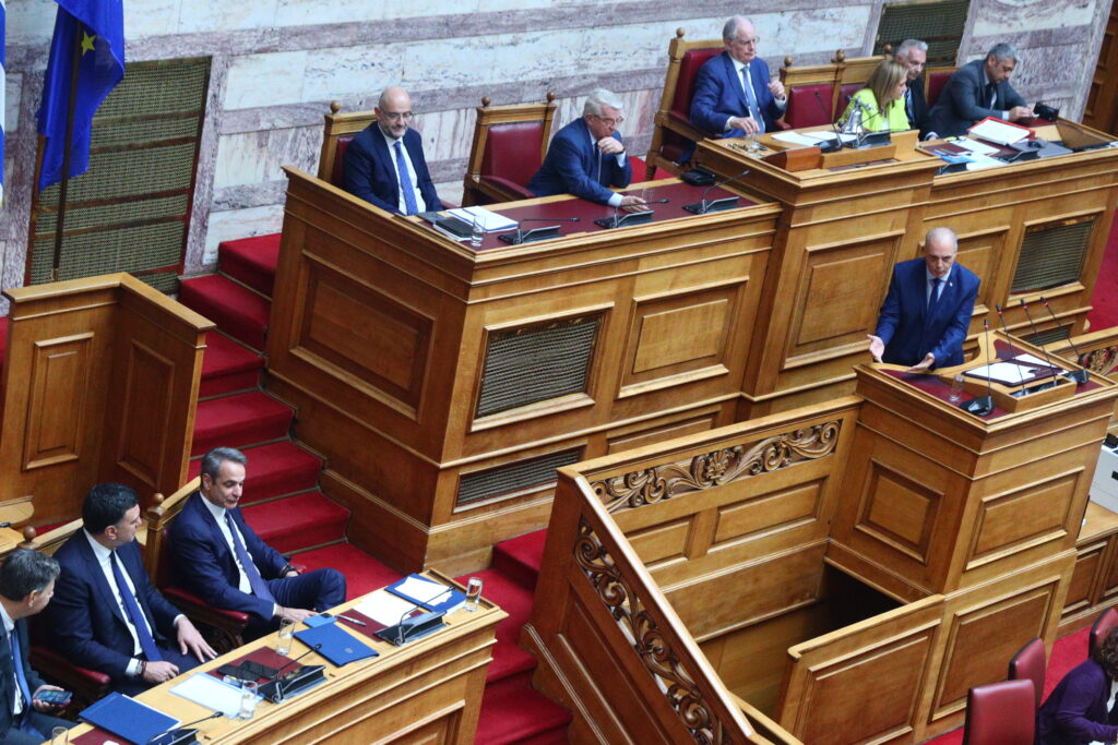 Βουλή: Ο Βελόπουλος κήρυξε τον πόλεμο στην Τουρκία! – «Οχι απότομα γιατί τρομάξαμε» του απάντη