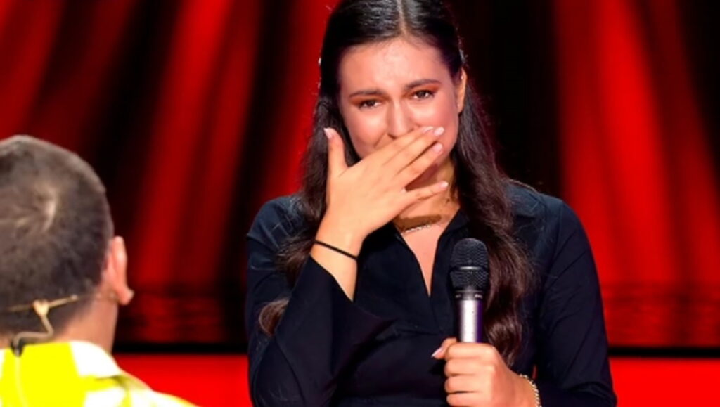 The Voice – Κατέρρευσε στη σκηνή και ο Μαζωνάκης έτρεξε κοντά της: Στα 16 μου είχα ξανάρθει κα